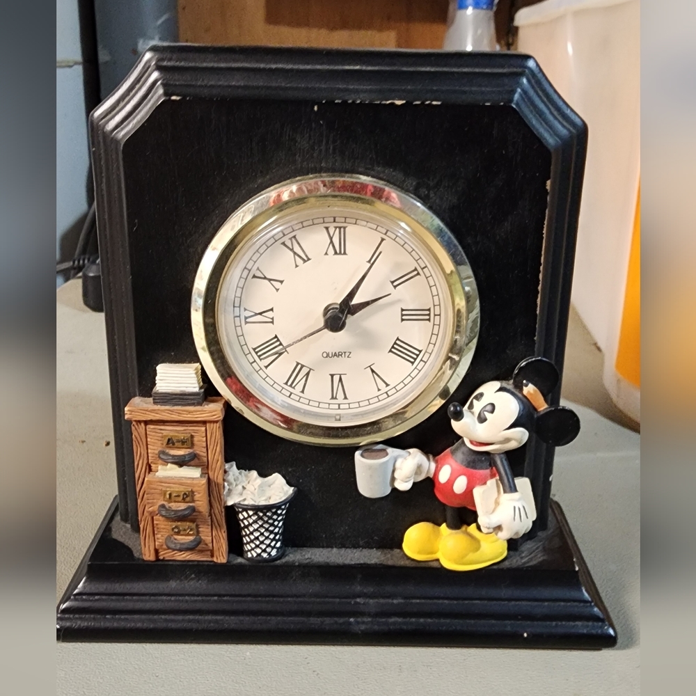 Mickey Mouse desk clock